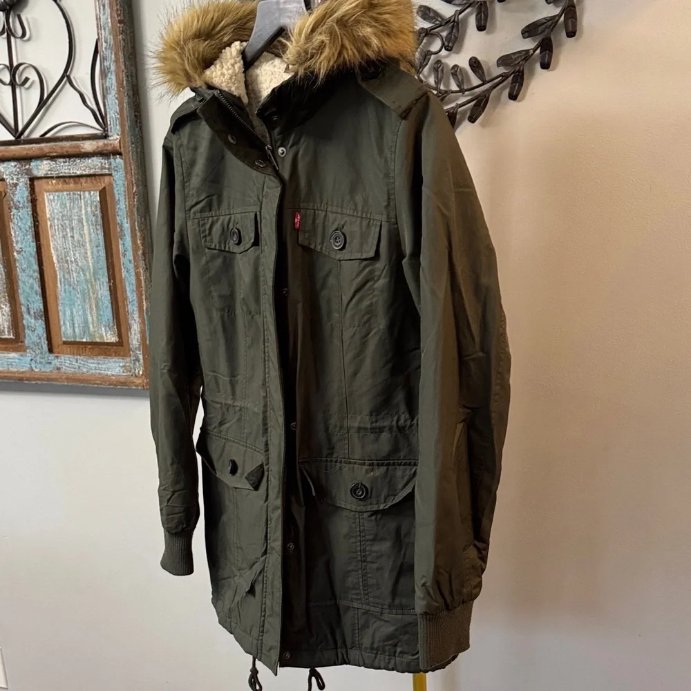 Levi's Women's Olive Utility Jacket with Faux Fur Trim EUC S - Picture 3 of 11